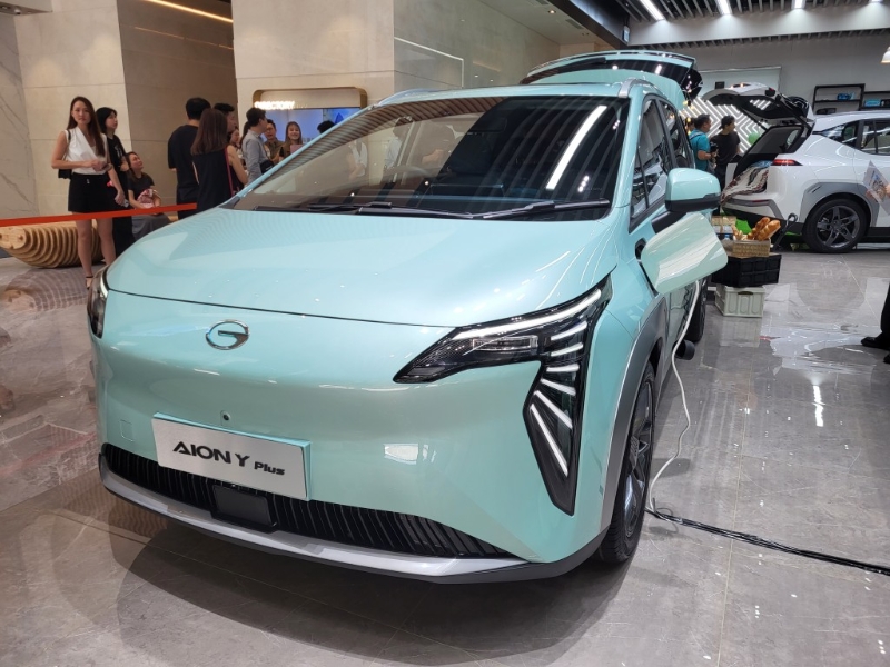 廣汽埃安AION Y Plus“智尊版”電動(dòng)車新增V2L對外放電功能，可提供220V電源。