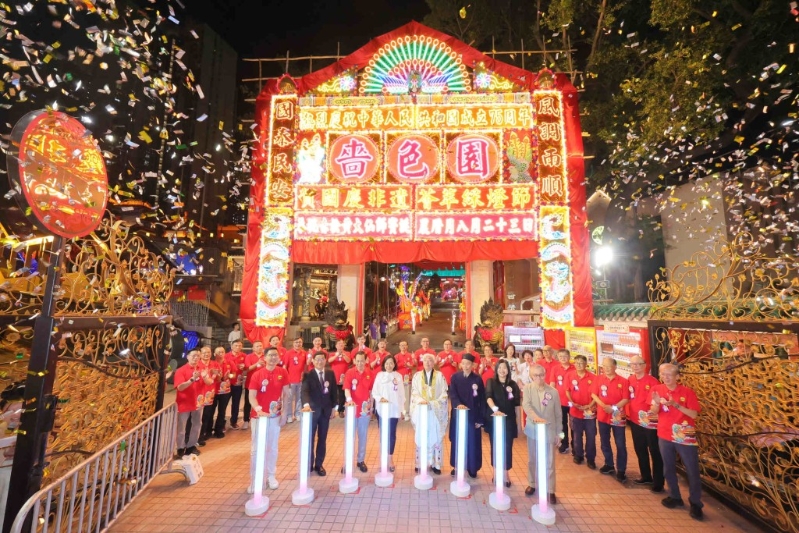 黃大仙祠10月1日舉辦開放日，屆時將有升旗禮，舞醒獅及舞龍，晚上更有舞火龍活動。