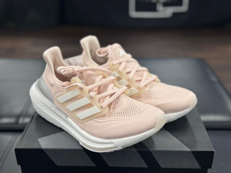 Ultraboost女裝鞋$600(原價(jià)$1399)